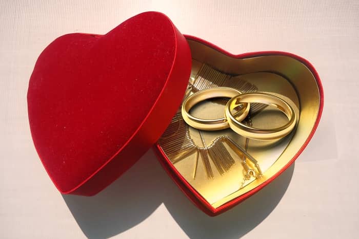 caja con forma de corazon